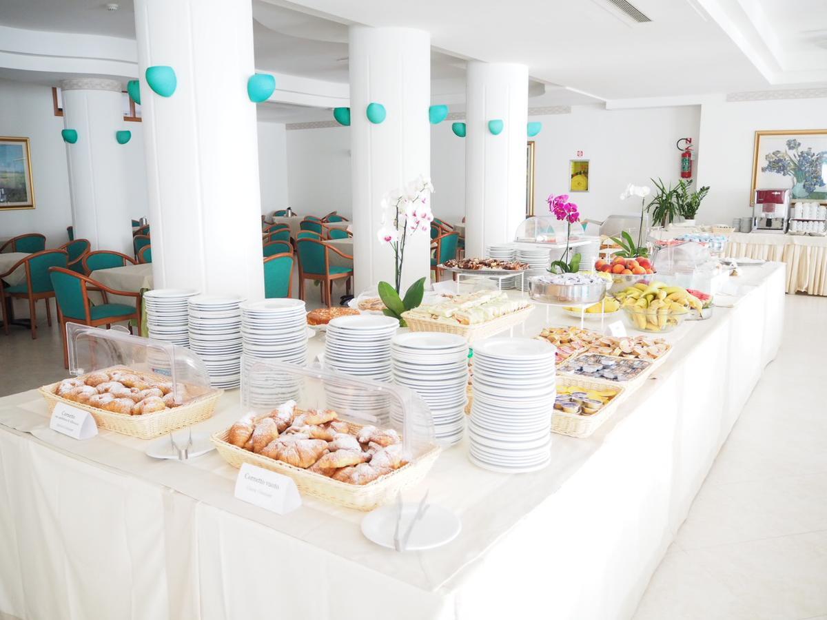 Oasiclub Hotel Vieste Buitenkant foto