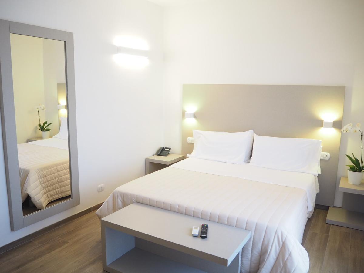 Oasiclub Hotel Vieste Buitenkant foto