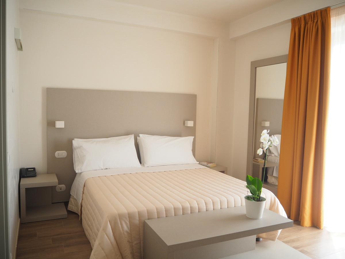 Oasiclub Hotel Vieste Buitenkant foto