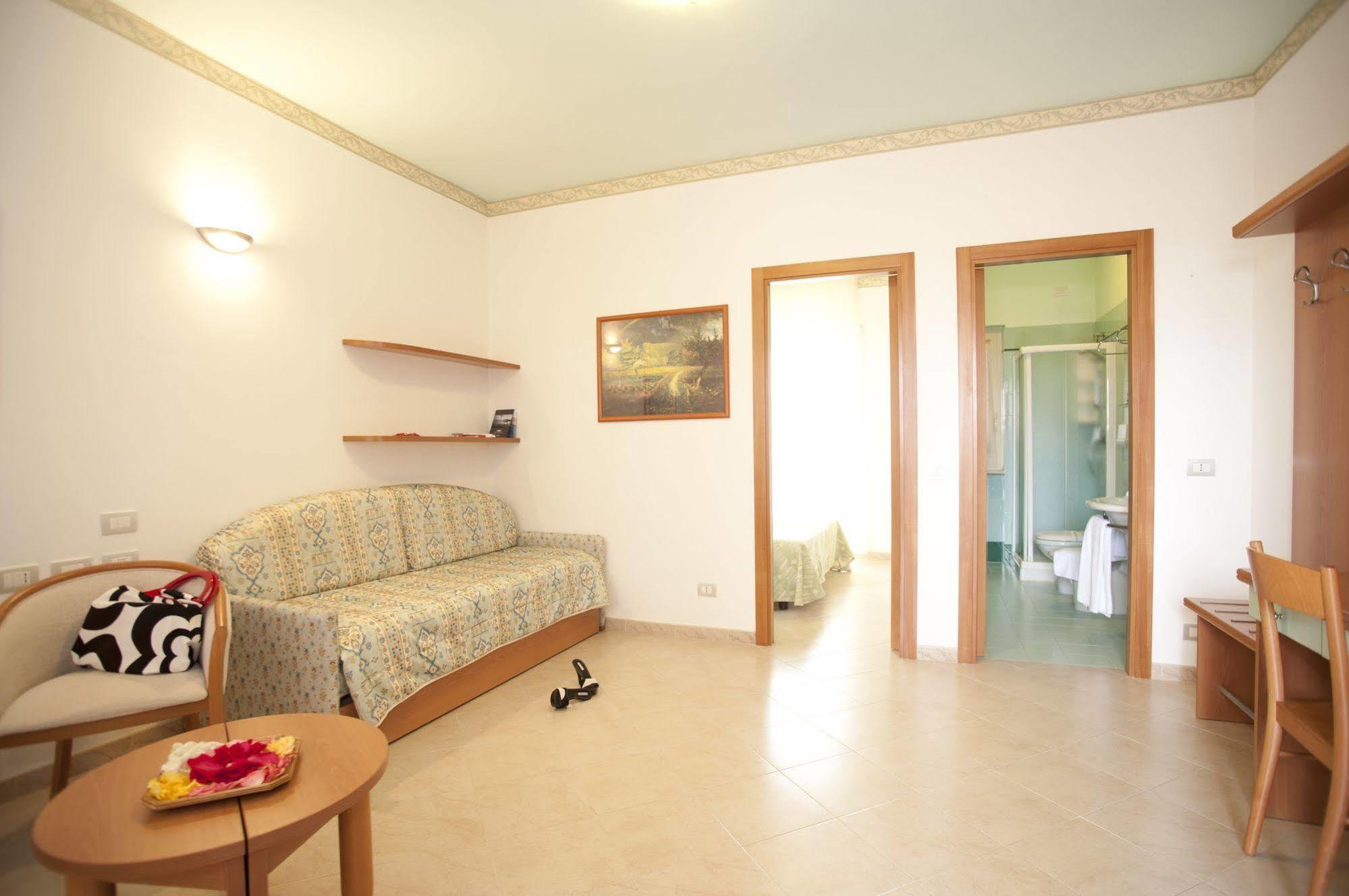 Oasiclub Hotel Vieste Buitenkant foto