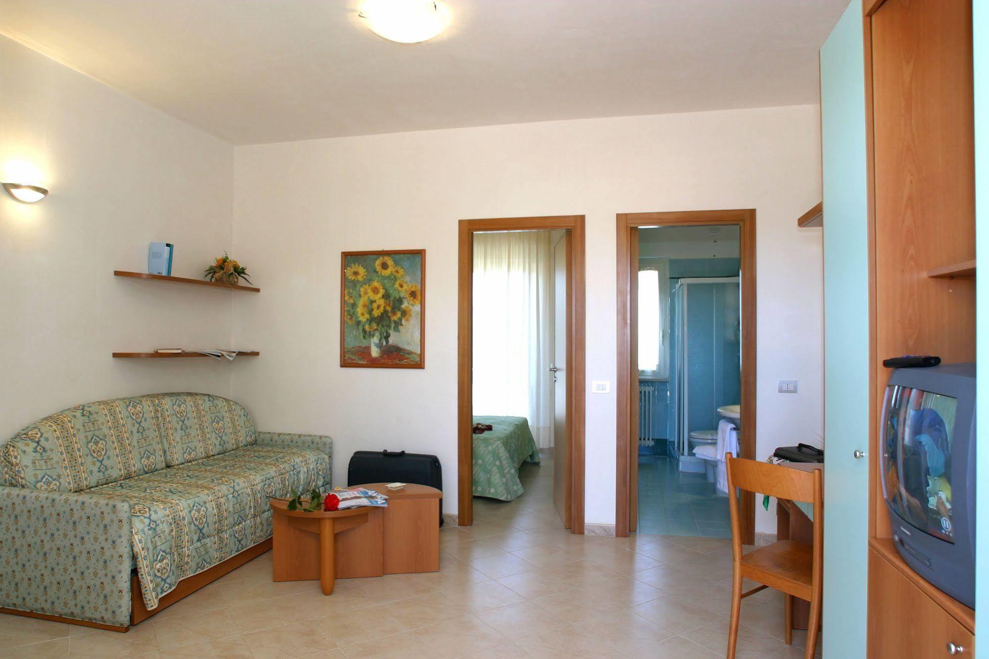 Oasiclub Hotel Vieste Buitenkant foto
