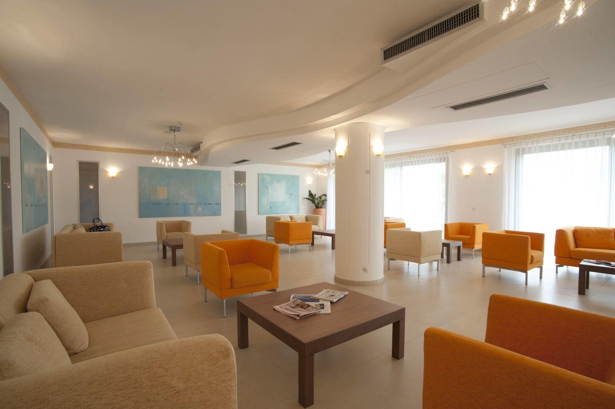 Oasiclub Hotel Vieste Buitenkant foto
