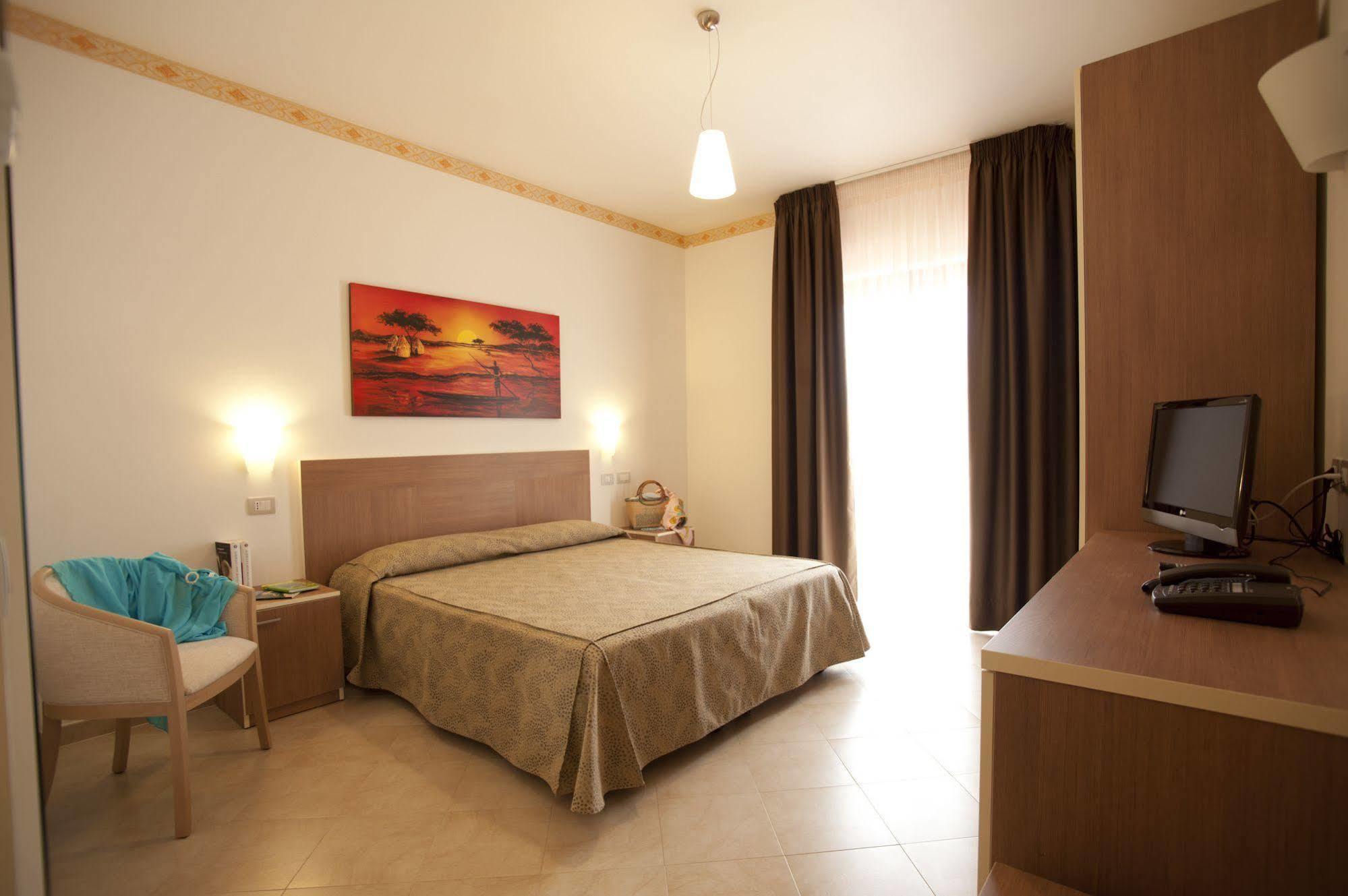 Oasiclub Hotel Vieste Buitenkant foto