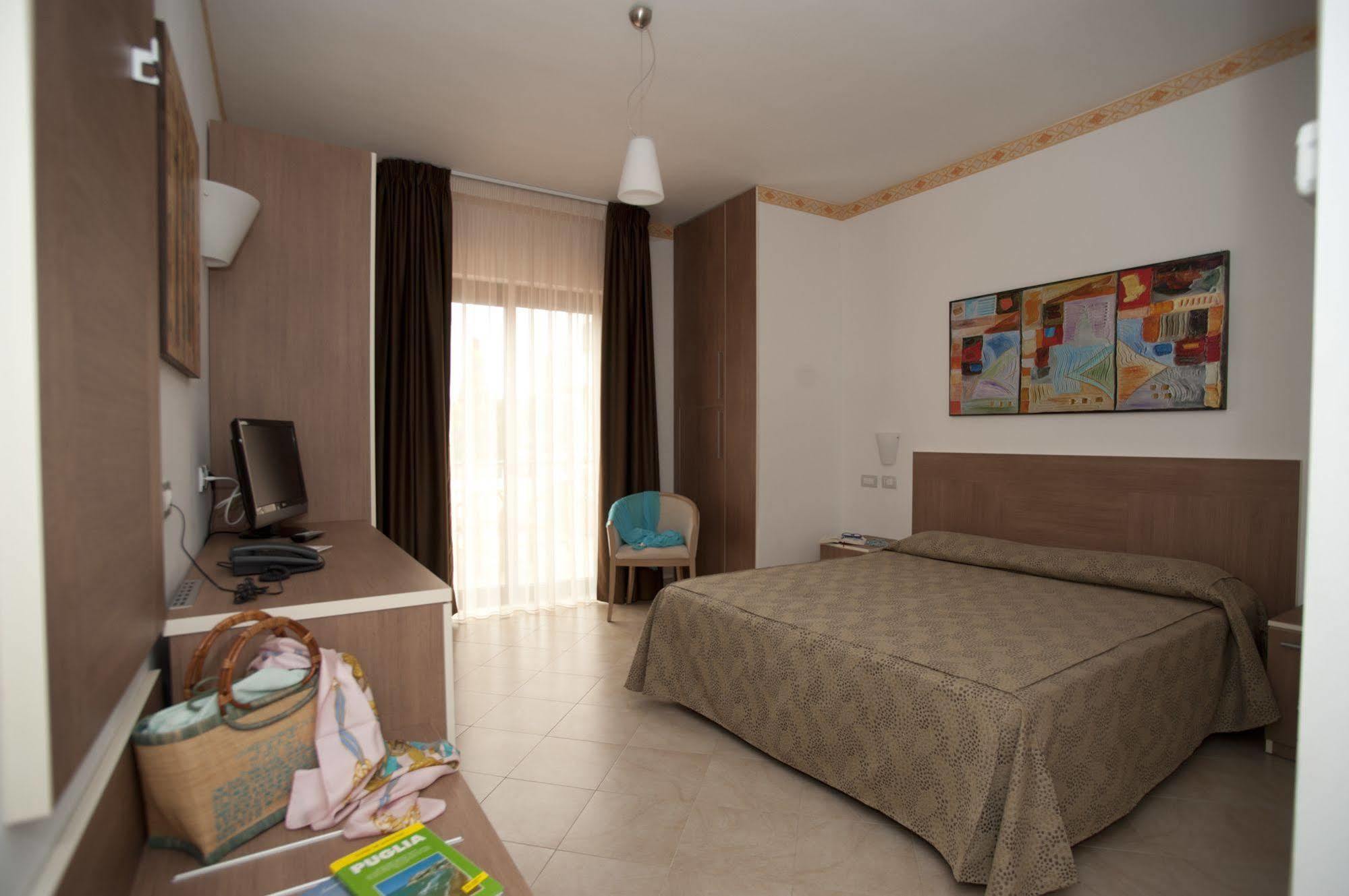 Oasiclub Hotel Vieste Buitenkant foto