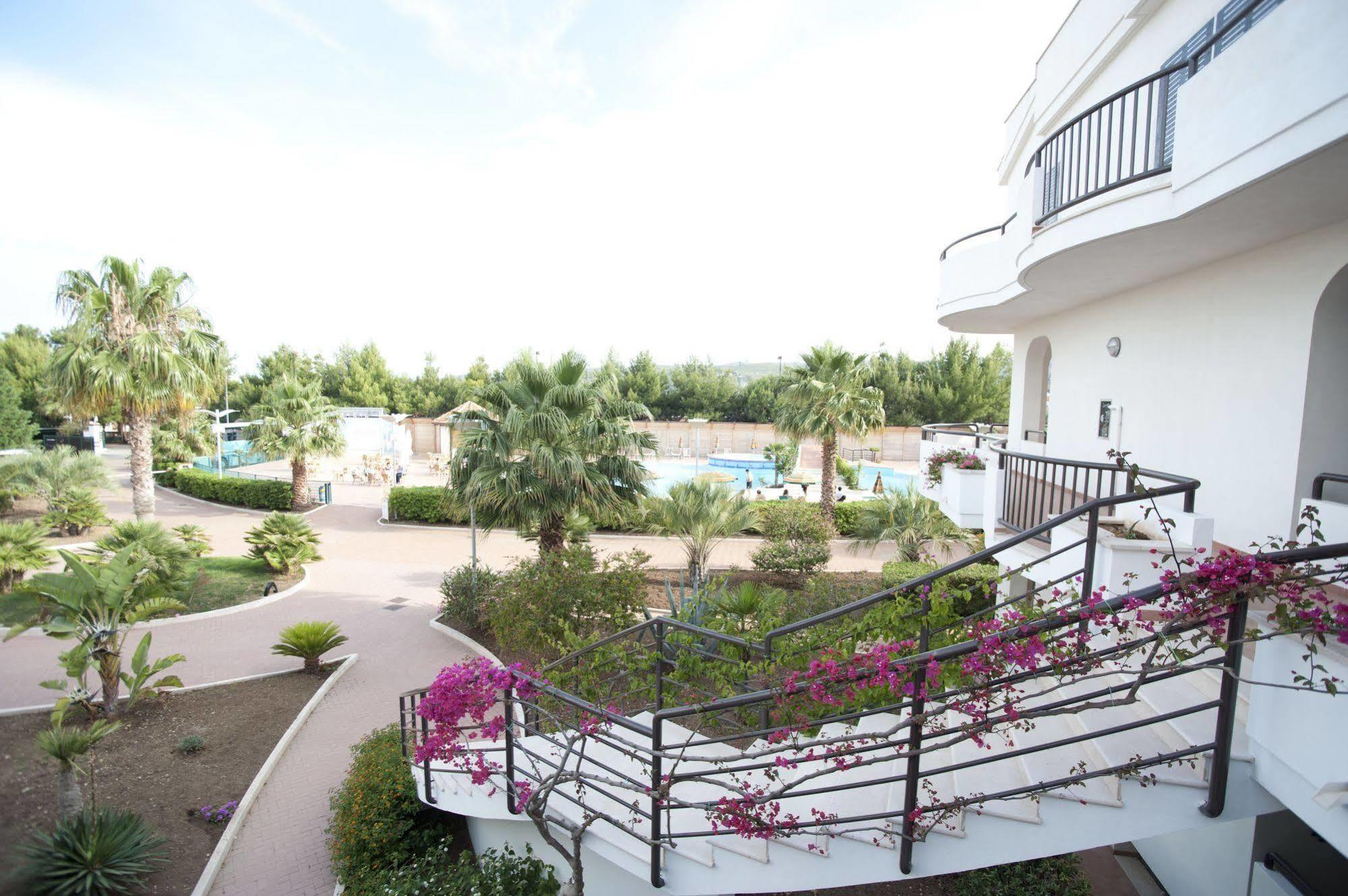 Oasiclub Hotel Vieste Buitenkant foto