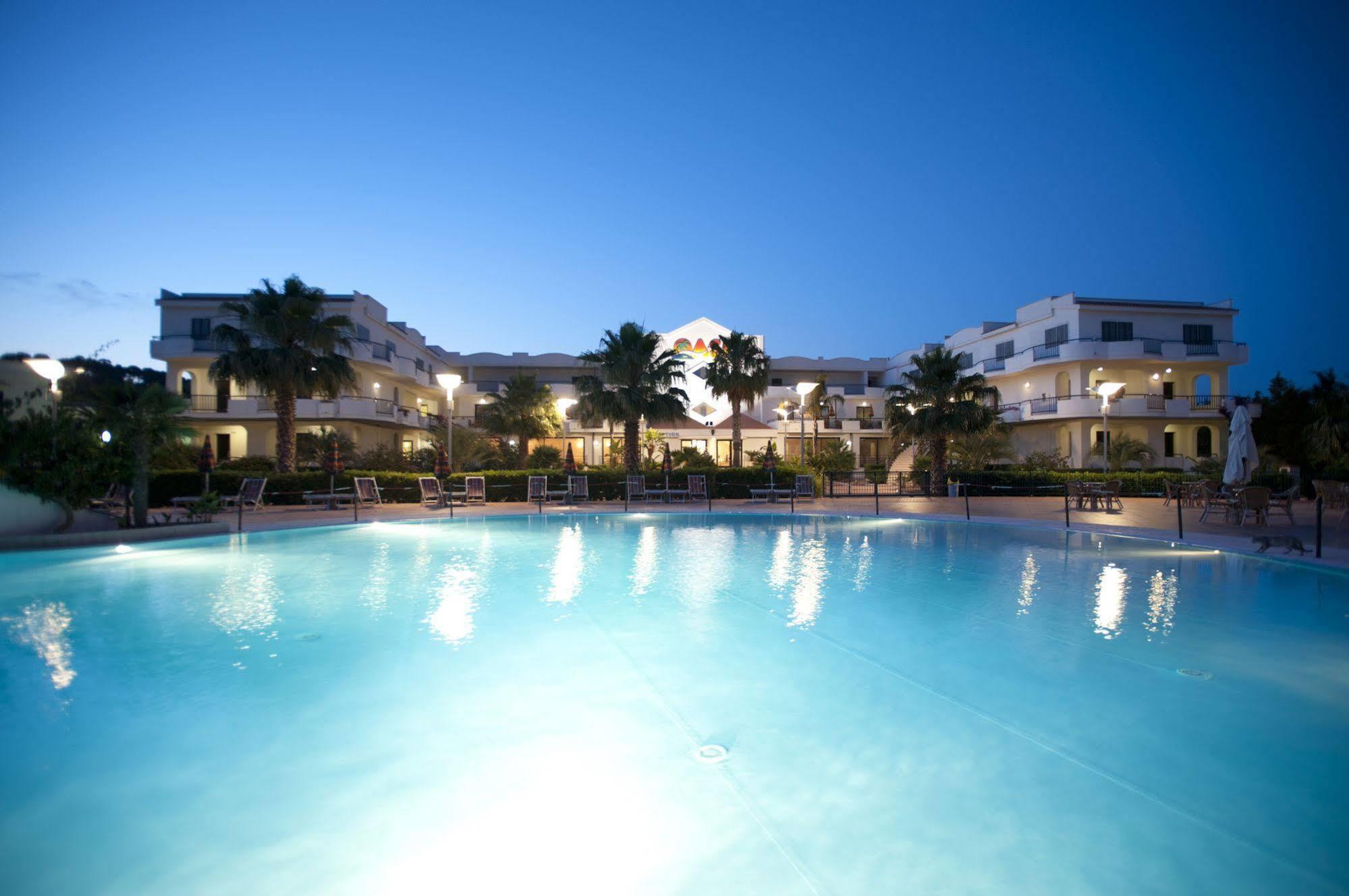 Oasiclub Hotel Vieste Buitenkant foto