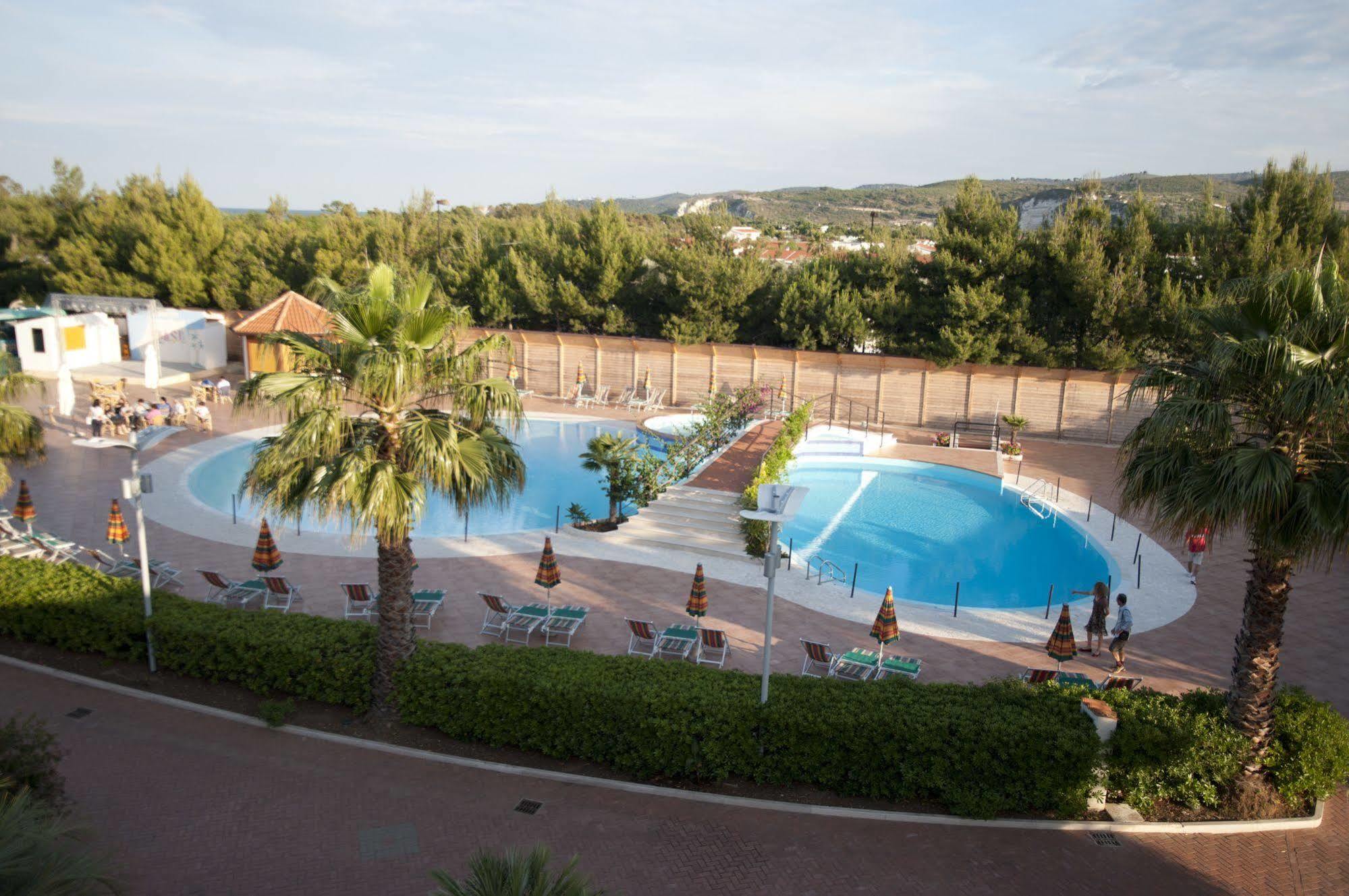 Oasiclub Hotel Vieste Buitenkant foto