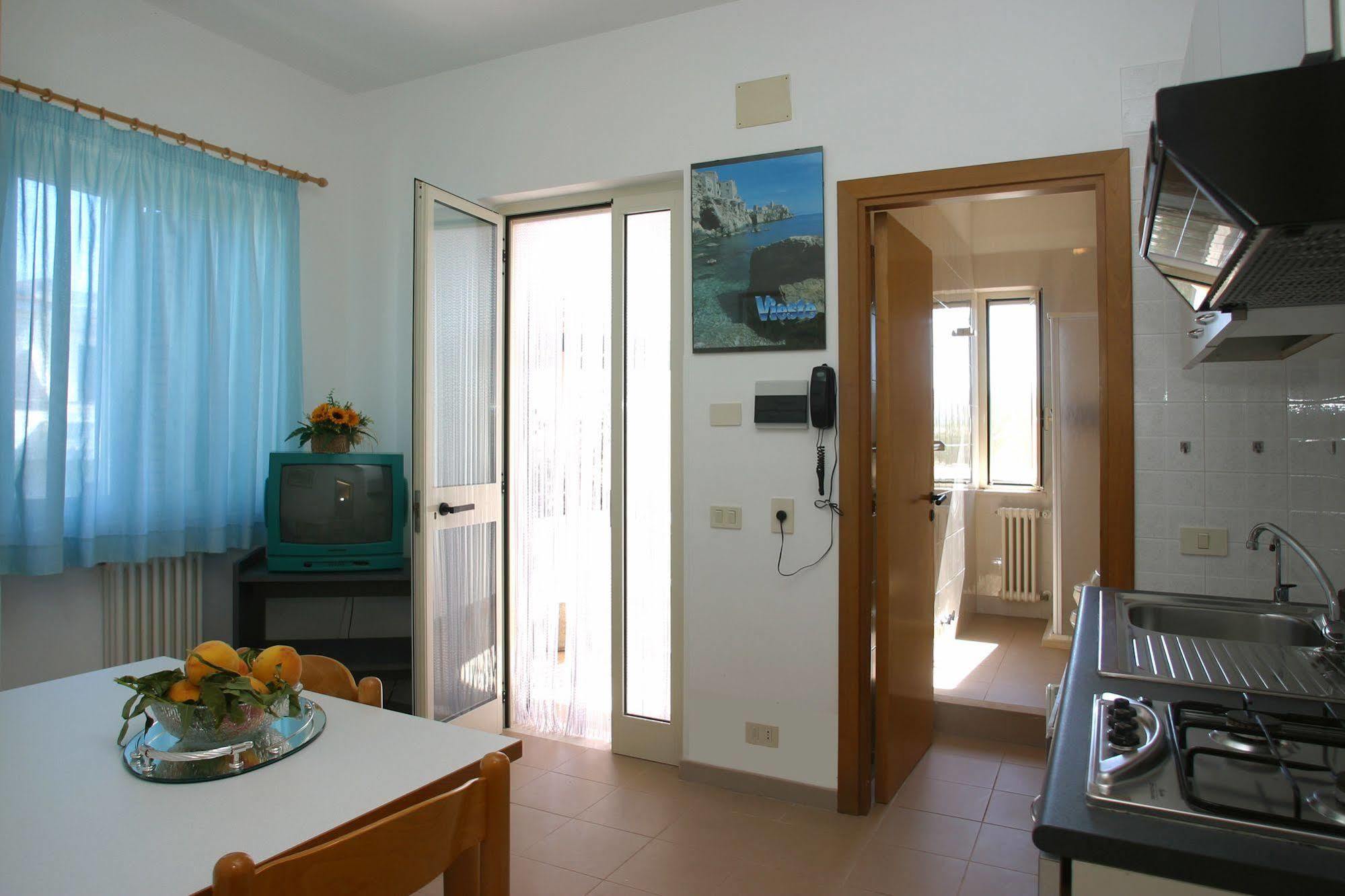 Oasiclub Hotel Vieste Buitenkant foto