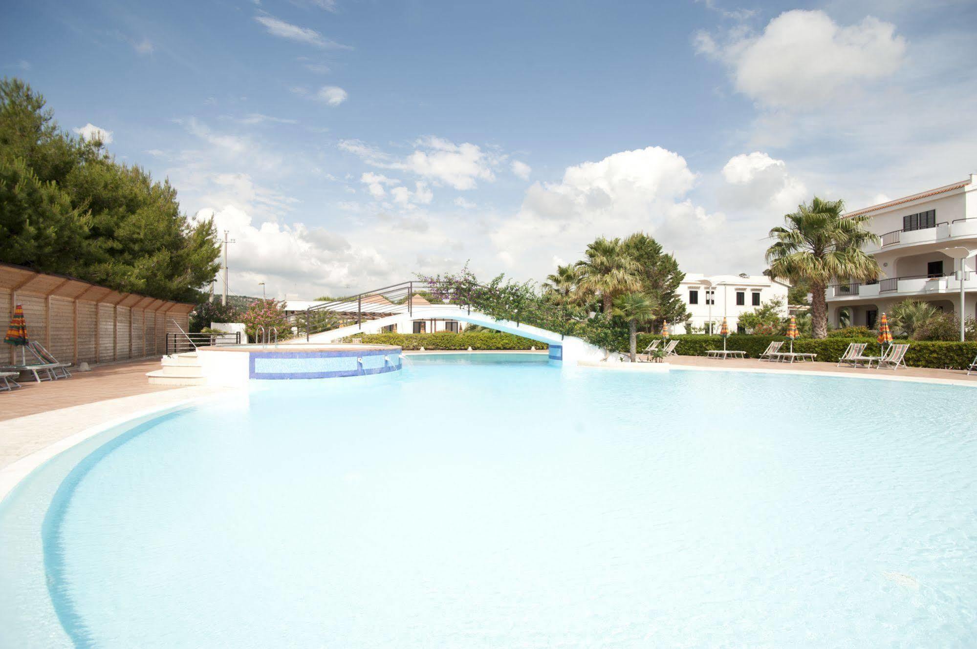 Oasiclub Hotel Vieste Buitenkant foto