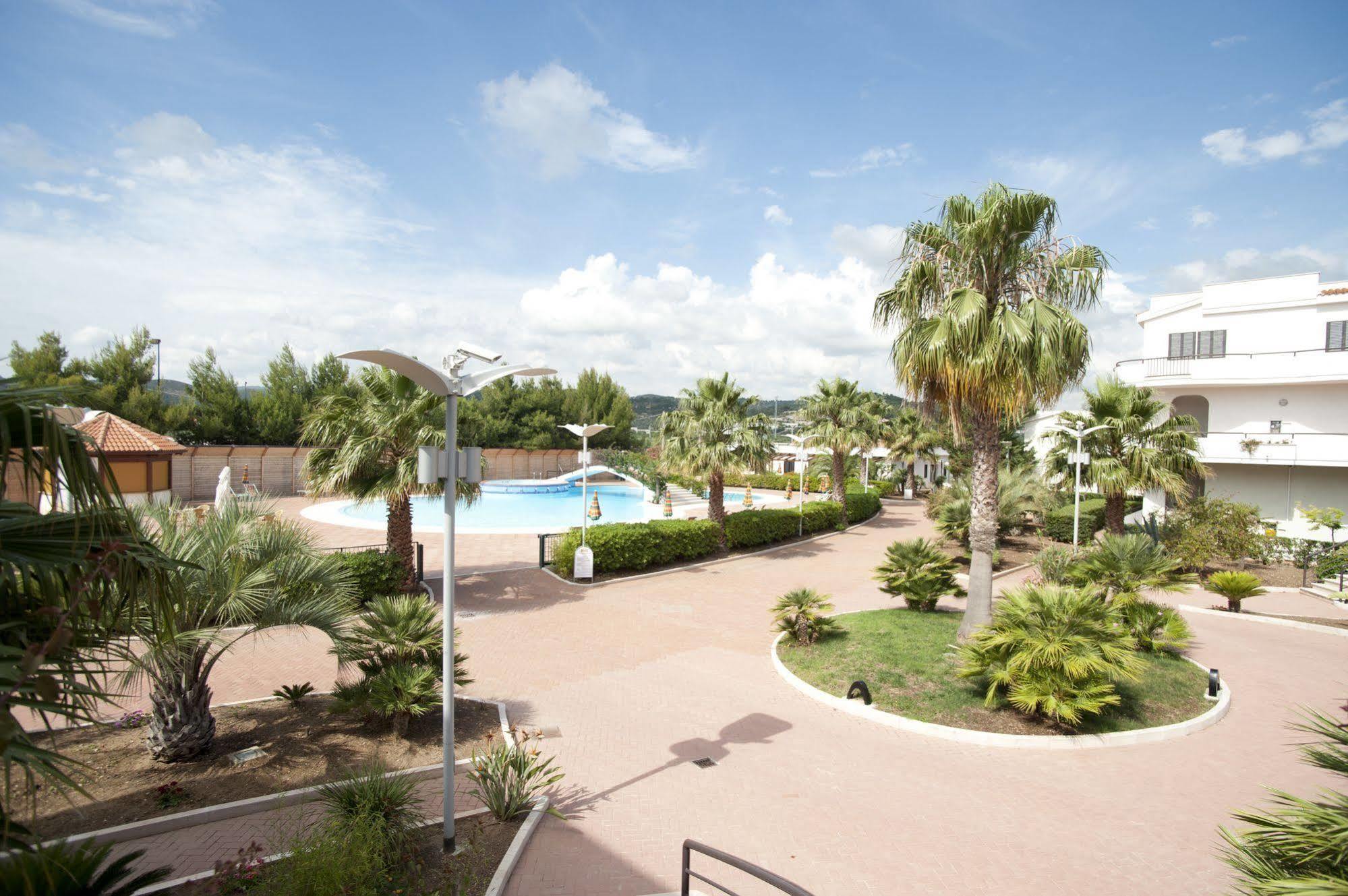 Oasiclub Hotel Vieste Buitenkant foto